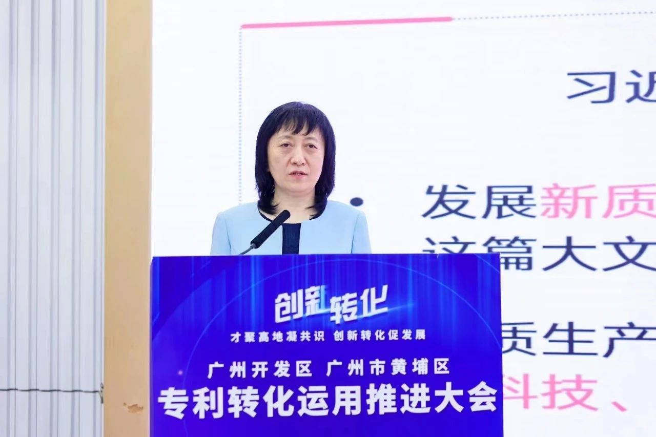 雷筱云作主旨演讲.jpg